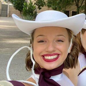 Meet your Posher, Alexis